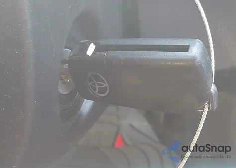 2020 Toyota Camry Le Awd z USA, uszkodzony, nr VIN 4T1C11BK1LU004968